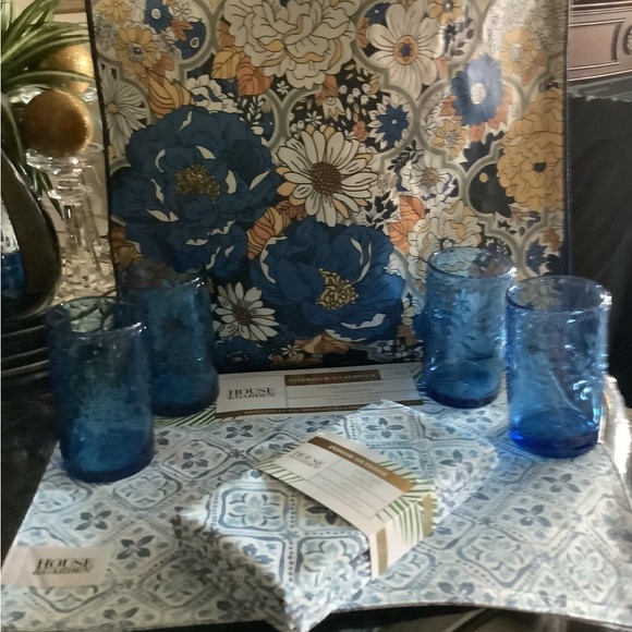 New Outdoor Set - Blue - Picture 1 of 1